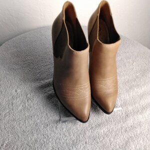 🤎 Bella Vita Emilia Tan Camel Western-Style Ankle Boots Size 6.5 Leather